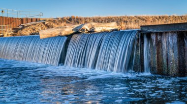 St Vrain Creek Platteville, kış manzarası yakınındaki kuzey Colorado nehir saptırma Barajı