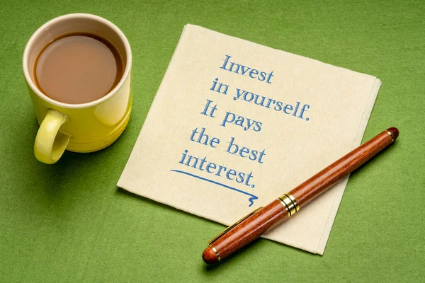 Invest Yourself Pays Best Interest Motivational Advice Reminder Handwriting Napkin — Stock Fotó