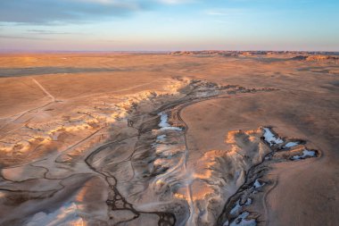 Kuzey Colorado 'daki Pawnee Ulusal Çayırı' nda gün doğumu ilkbahar manzarası, YTD 'nin hava manzarası.
