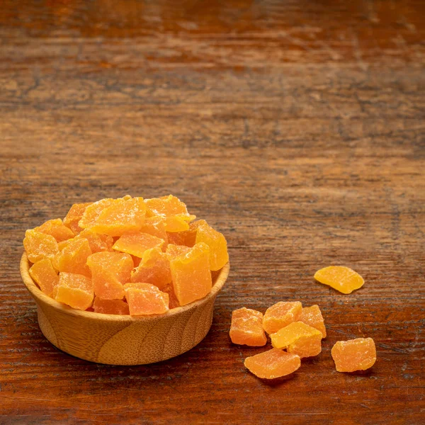 Szárított Mangó Gyümölcs Kockázott Kis Fából Készült Tál Egy Mállott — Stock Fotó