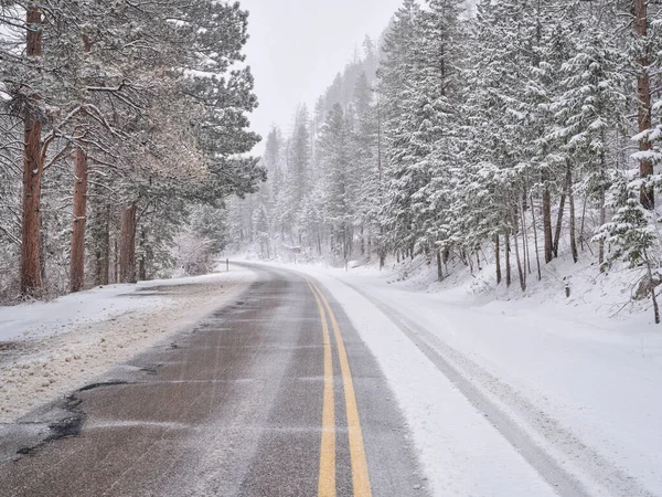 Viajes Invierno Colorado Montañas Rocosas Carretera Cañón Poudre Una Fuerte —  Fotos de Stock