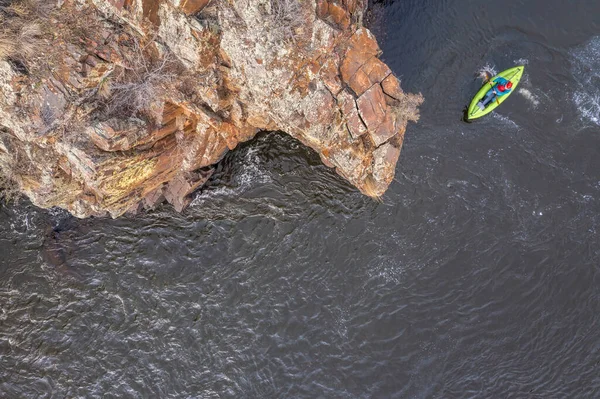 Remando Kayak Inflable Aguas Bravas Río Montaña Principios Primavera Río —  Fotos de Stock