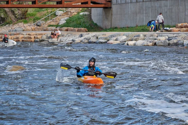 Fort Collins Usa Maggio 2021 Giovane Kayaker Maschio Con Indosso — Foto Stock