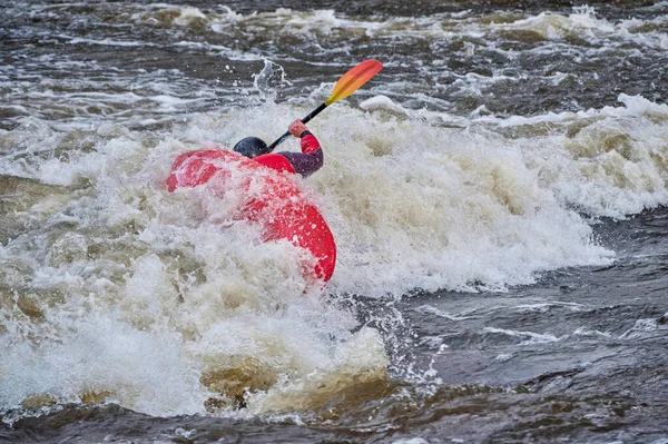 Kayaker Está Surfando Uma Onda Poudre River Whitewater Park Centro — Fotografia de Stock