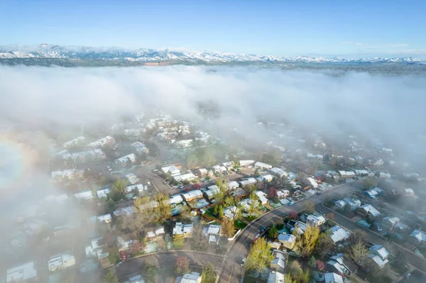 Ομίχλη Άνοιξη Πρωί Πάνω Από Κατοικημένη Περιοχή Του Fort Collins — Φωτογραφία Αρχείου