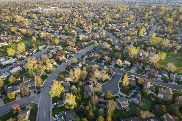Straße Einem Wohngebiet Von Fort Collins Norden Colorados Frühmorgendliche Luftaufnahme — Stockfoto