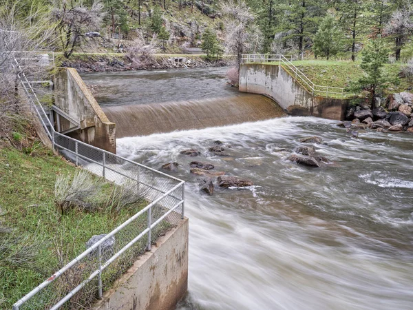 Diga Deviazione Dell Acqua Sul Fiume Cache Poudre Nel Canyon — Foto Stock