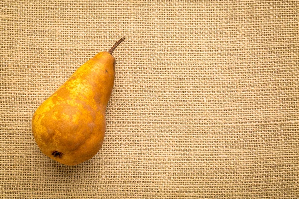 Pêra Bosc Tela Serapilheira Com Espaço Cópia — Fotografia de Stock