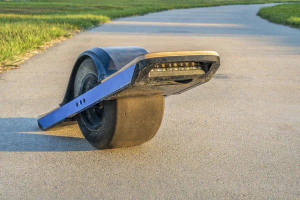 Monopatín Eléctrico Una Rueda Transportador Personal Carril Bici Pavimentado —  Fotos de Stock