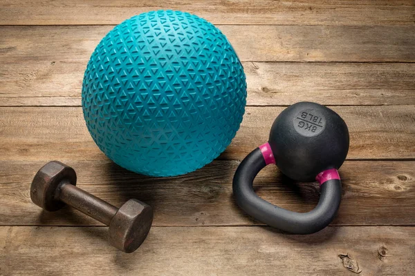 Zware Rubberen Slam Bal Gevuld Met Zand Kleine Ijzeren Kettlebell — Stockfoto