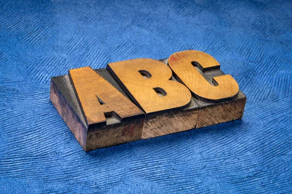 Abc Первые Три Буквы Алфавита Старинных Деревянных Блоках Типа Letterpress — стоковое фото