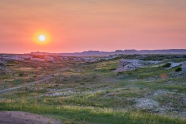 Arroyo ve Prairie 'de günbatımı - Colorado' da Pawnee Ulusal Otlağı, yaz başları manzarası