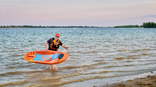 Pagayeur Masculin Senior Termine Pagaie Avec Kayak Sur Lac Boyd — Photo