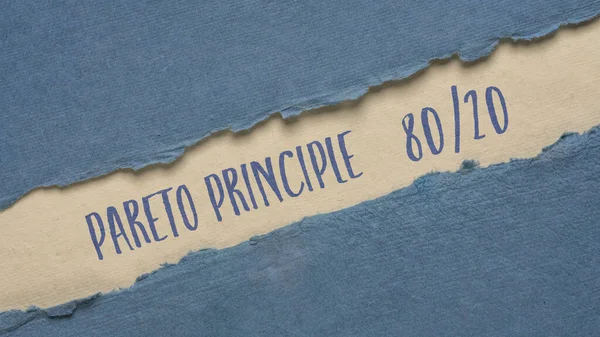 Pareto 80-20 ana afiş - el yapımı bir bez kağıt, iş, üretkenlik ve öncelik kavramı üzerinde el yazısı