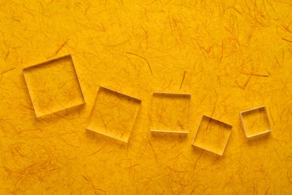 Blocos Acrílico Contra Papel Gampi Amarelo Escuro Feito Mão Nas — Fotografia de Stock