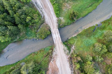 Seneca Yolu 'ndaki Nebraska Kum Tepeleri' ndeki Kasvetli Nehir manzarası, bahar manzarası.