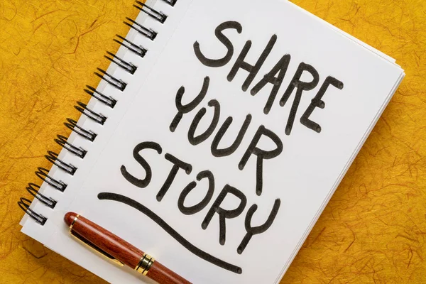 Sdílet Svůj Příběh Motivační Rukopis Spirálovém Zápisníku Sdílení Zkušeností Konceptu — Stock fotografie