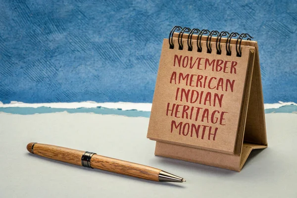 Listopad Amerykańskie Dziedzictwo Indyjskie Miesiąc Charakter Pisma Kalendarzu Pulpitu Przypomnienie — Zdjęcie stockowe