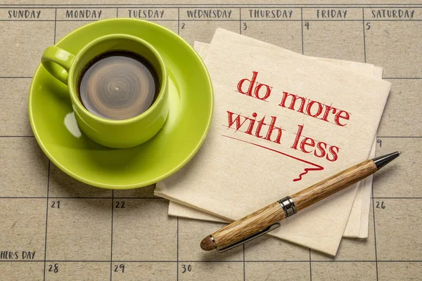 Többet Tenni Kevesebb Motivációs Megjegyzés Szalvéta Egy Csésze Kávé Termelékenység — Stock Fotó
