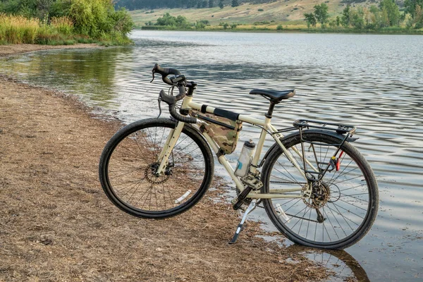 Recorriendo Bicicleta Grava Orilla Del Lago Las Estribaciones Colorado Paisaje —  Fotos de Stock