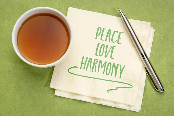 Pace Amore Armonia Scrittura Ispiratrice Tovagliolo Con Una Tazza Caffè — Foto Stock