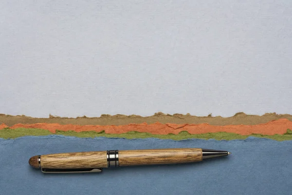 Papierabstrakt Pastellfarben Mit Kopierraum Und Stilvollem Stift Blätter Aus Handgeschöpftem — Stockfoto