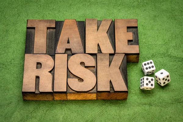 고전적 활판에 추상적 단어를 사용하여 Dicdices Business Risk Uncertainty 개념이 — 스톡 사진
