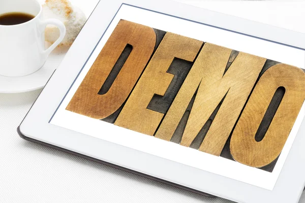 Demo woord op Tablet PC — Stockfoto