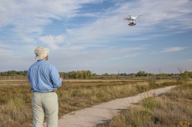 quadcopter uçak uçan