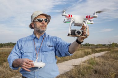 quadcopter uçak uçan
