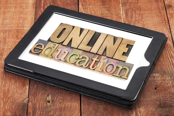 Online education in wood type — Stock Photo, Image