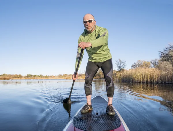 Stand up paddling on a lake — Stock Photo, Image