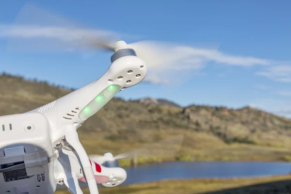 Repülő fantom drone-quadcopter — Stock Fotó