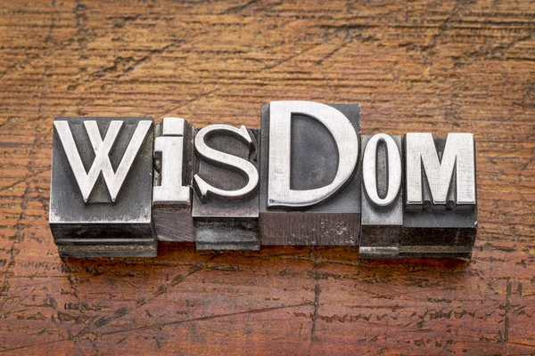 Wisdom word in metal type — Stock Photo, Image