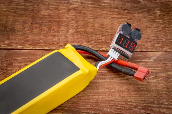 Testing lithium polymer battery — Stock Photo, Image