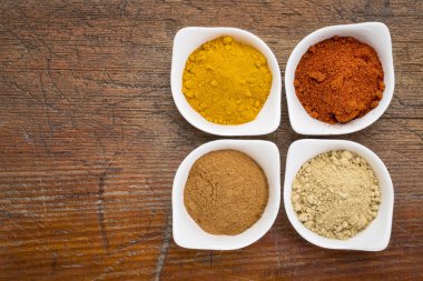 zerdeçal, zencefil, tarçın ve kırmızı biber