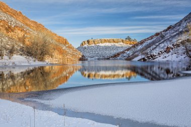 Kış manzarası Horsetooth rezervuar