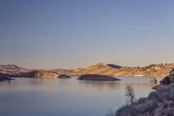 Susnset sobre lago de montaña — Foto de Stock