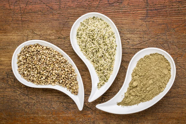 Hemp seeds, hearts and protein powder — Stock Photo, Image