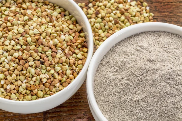 Buckwheat grain and flour — Stock Photo, Image