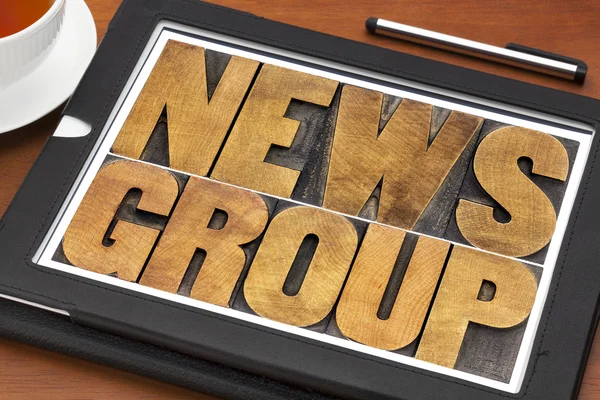 Newsgroup tipografia delle parole su tablet — Foto Stock