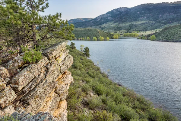 Horsetooth Reservoir at springtime — Stock Photo, Image