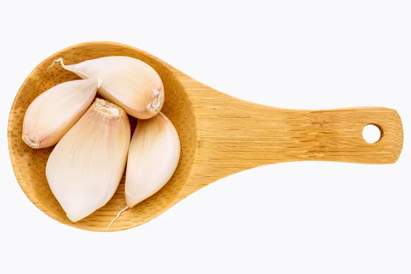 Garlic cloves on wooden spoon — Zdjęcie stockowe