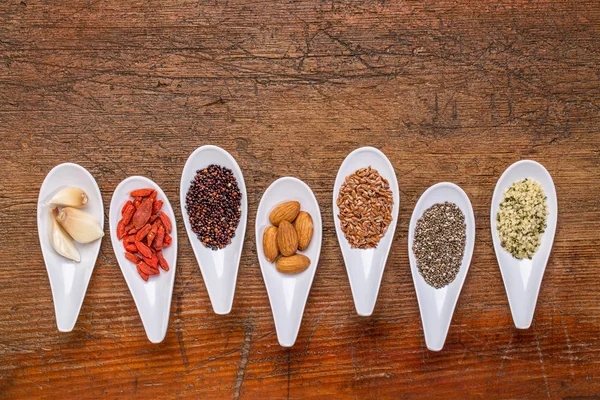 Superfood obilí, semen, berry a ořechy abstraktní — Stock fotografie