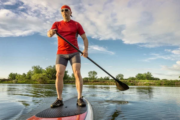 Senior athletic paddler on paddleboard — Stock Photo, Image