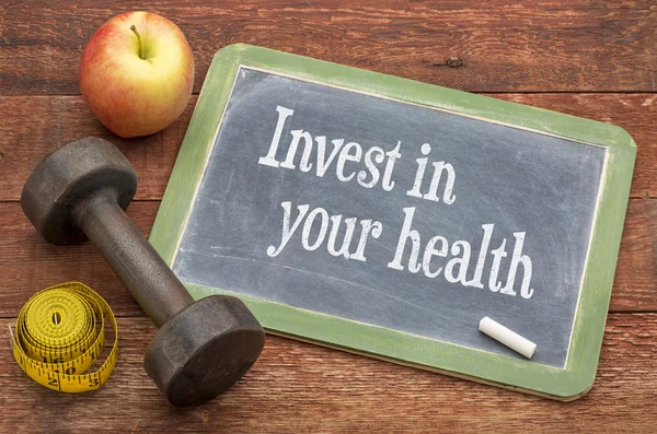 Invest in your health advice on blackboard — Stock fotografie