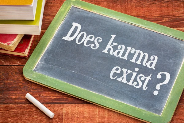 Existiert Karma Frage an der Tafel — Stockfoto