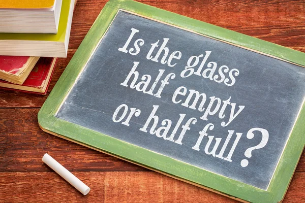 Is the glass half empty or half full question — Φωτογραφία Αρχείου