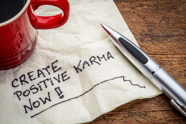 Crear karma positivo - texto en servilleta —  Fotos de Stock