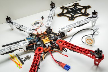 Bir hexacopter dron bina